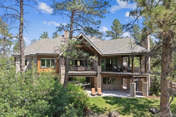 Exterior, Facade, Log Home
