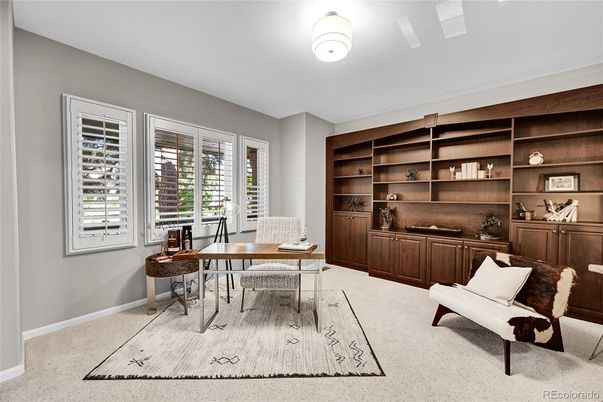 Home Office, Interior