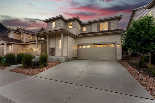 Attached, Exterior, Facade, American Craftsman
