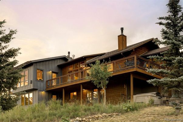 Exterior, Facade, Modern