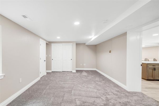 Empty room, Interior, Recessed Lighting