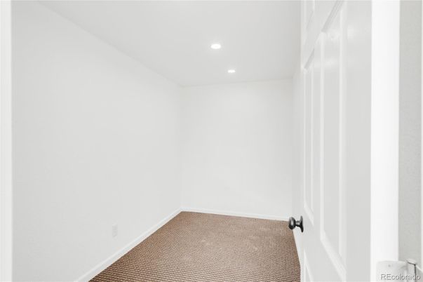 Empty room, Interior, Recessed Lighting