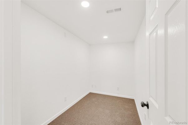 Empty room, Interior, Recessed Lighting