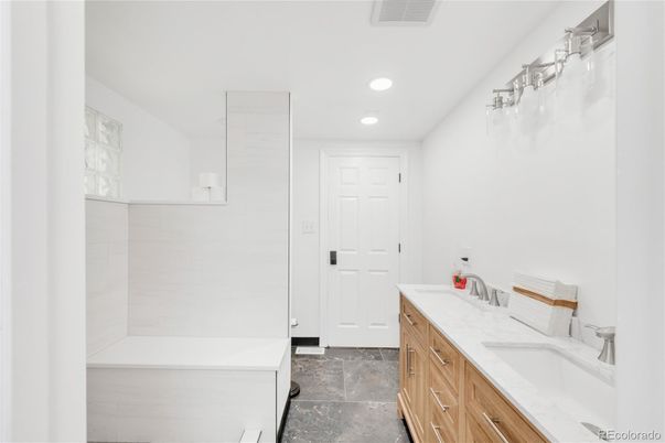 Bathroom, Dual Sink Vanities, Interior, Recessed Lighting