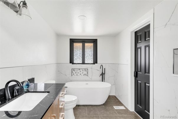 Bathroom, Free Standing Baths, Interior, Marble Walls
