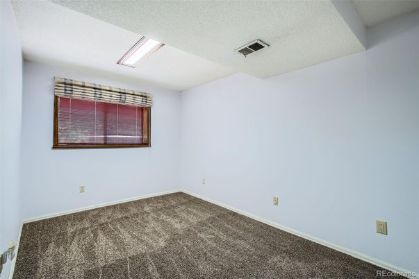 Empty room, Interior