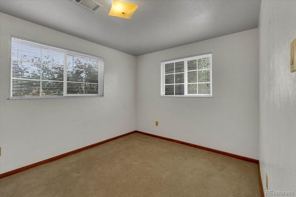Empty room, Interior