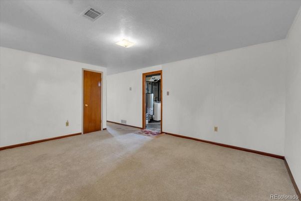 Empty room, Interior