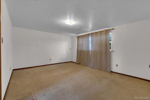 Empty room, Interior
