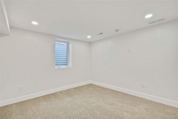 Empty room, Interior, Recessed Lighting