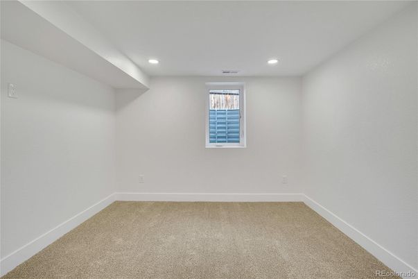 Empty room, Interior, Recessed Lighting