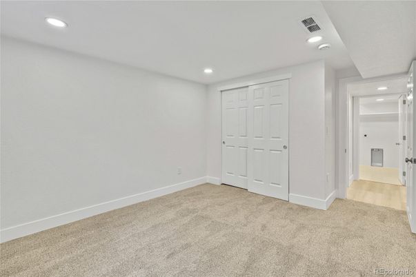 Empty room, Interior, Recessed Lighting