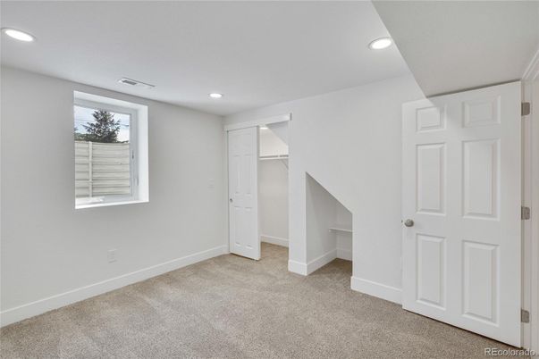 Empty room, Interior, Recessed Lighting