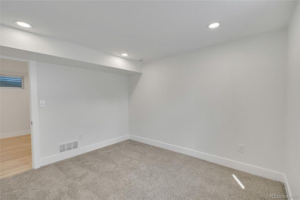 Empty room, Interior, Recessed Lighting
