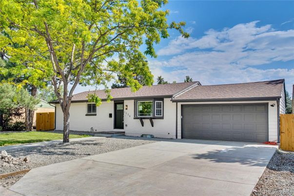 Attached, Exterior, Facade, Ranch
