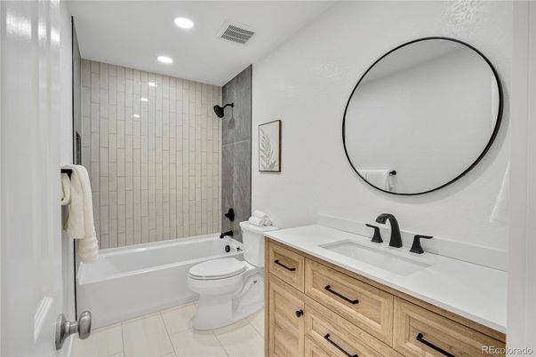 Bathroom, Interior, Recessed Lighting