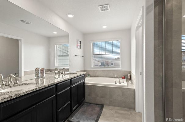 Bathroom, Dual Sink Vanities, Interior, Recessed Lighting