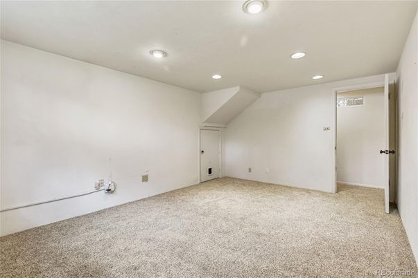 Empty room, Interior, Recessed Lighting