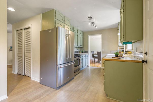 Dining room, Interior, Kitchen, Recessed Lighting, Wood Texture Flooring
