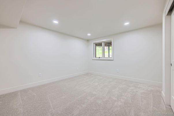 Empty room, Interior, Recessed Lighting