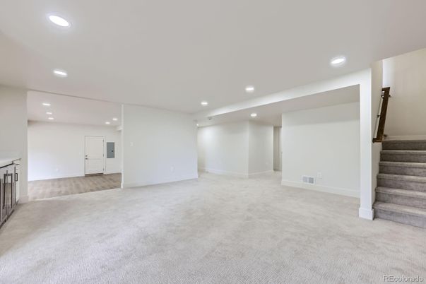 Empty room, Interior, Recessed Lighting