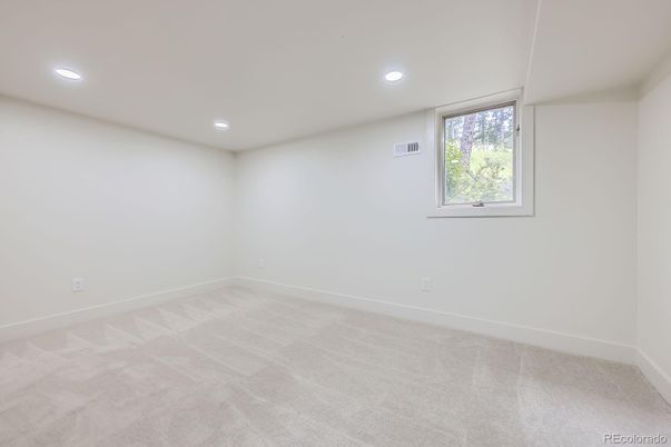 Empty room, Interior, Recessed Lighting