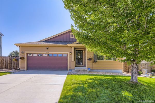 Attached, Exterior, Facade, American Craftsman
