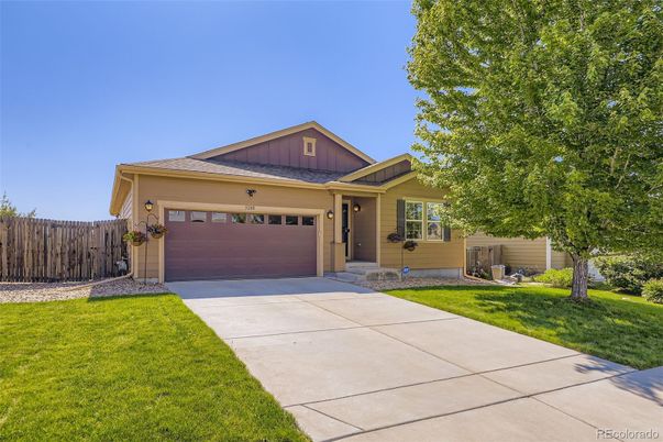 Attached, Exterior, Facade, American Craftsman