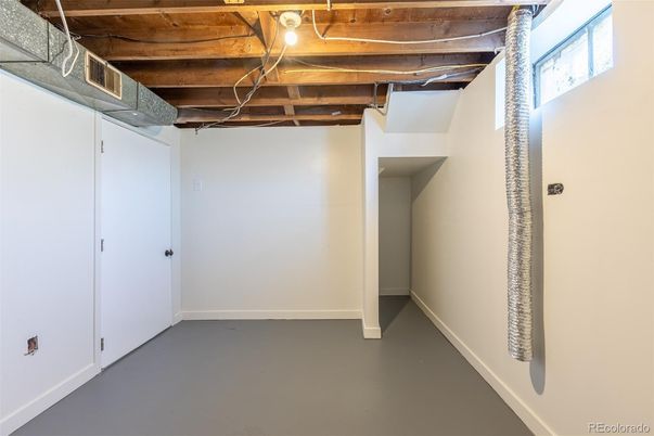 Empty room, Interior, Wooden Beams