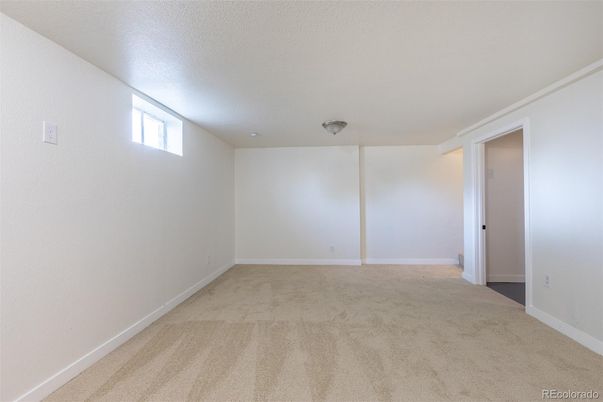Empty room, Interior