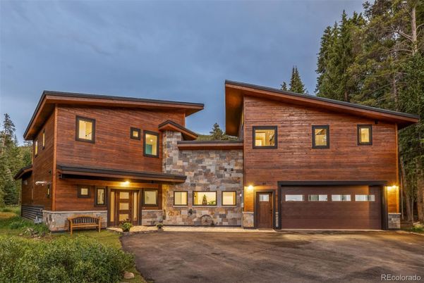 Attached, Exterior, Facade, Modern