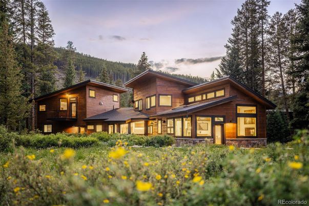 Exterior, Facade, Log Home