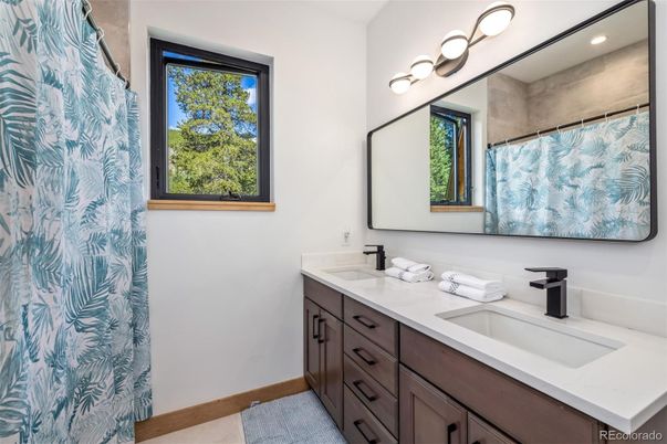 Bathroom, Dual Sink Vanities, Interior, Recessed Lighting