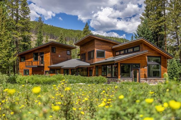 Exterior, Facade, Log Home