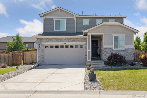 Attached, Exterior, Facade, American Craftsman