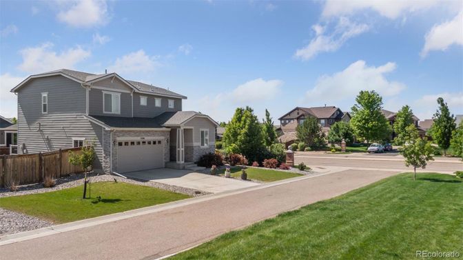 Attached, Exterior, Facade, American Craftsman