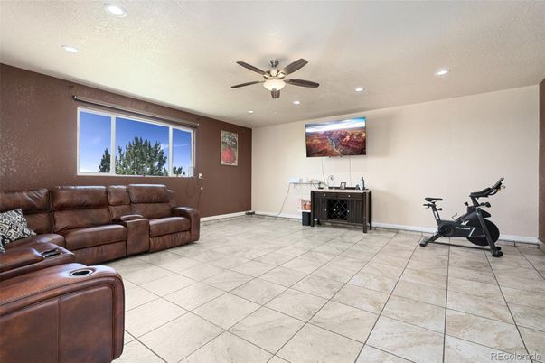 Fitness Equipment, Interior, Living room, Recessed Lighting