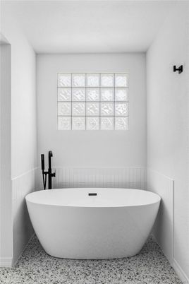 Bathroom, Free Standing Baths, Interior