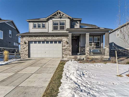 Attached, Exterior, Facade, American Craftsman