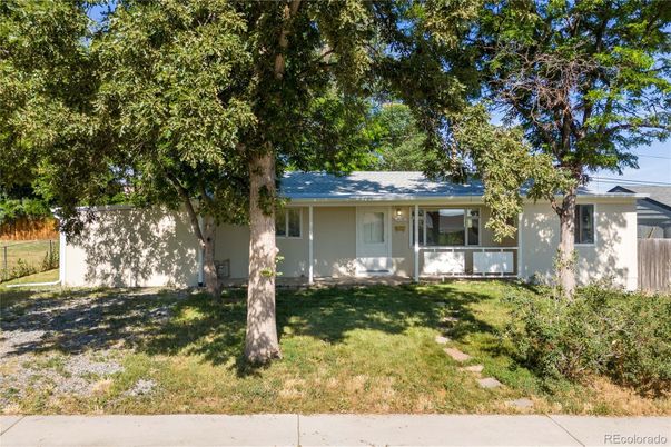 Exterior, Facade, Ranch