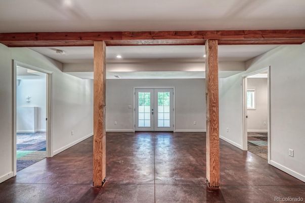 Empty room, Interior, Recessed Lighting, Wooden Beams
