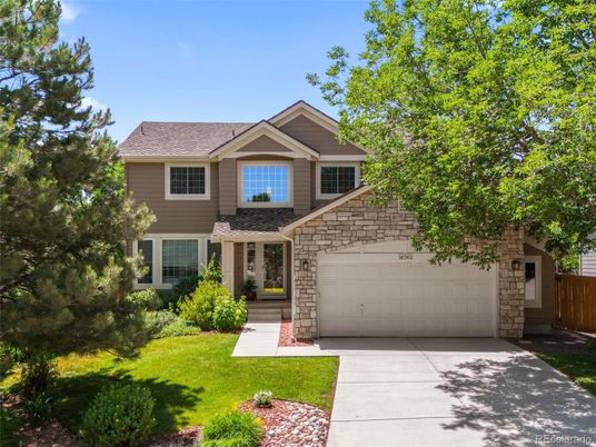 Attached, Exterior, Facade, American Craftsman