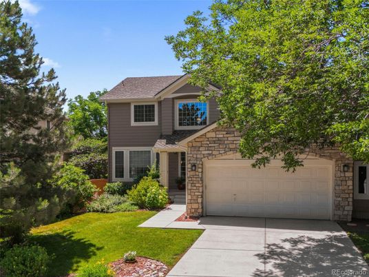 Attached, Exterior, Facade, American Craftsman