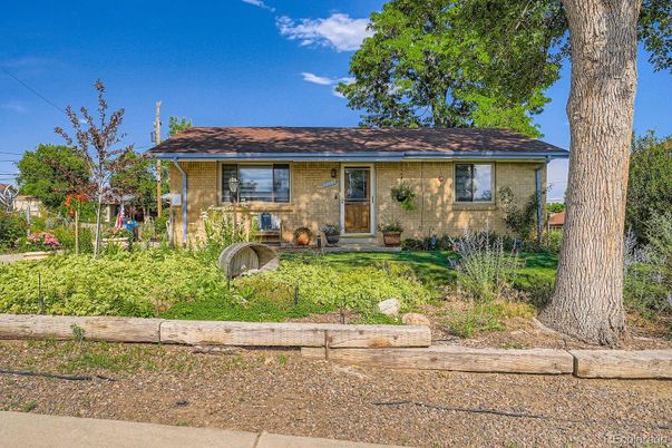 Exterior, Facade, Ranch