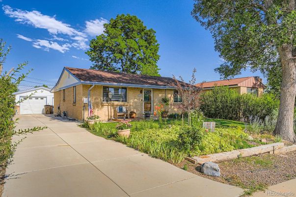 Backyard, Exterior, Facade, Brick Facade, Ranch