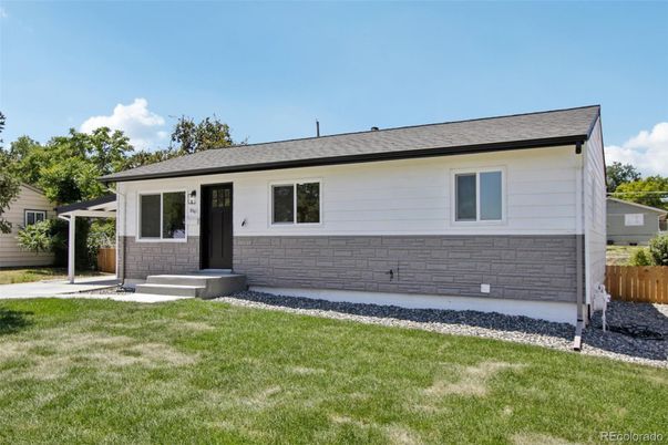 Exterior, Facade, Ranch