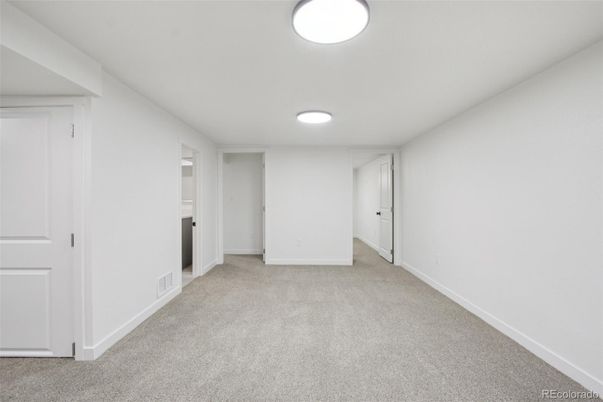 Empty room, Interior