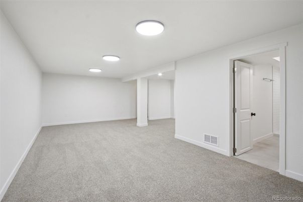 Empty room, Interior, Recessed Lighting