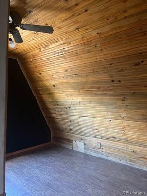 Empty room, Interior, Wooden Ceilings, Wooden Walls
