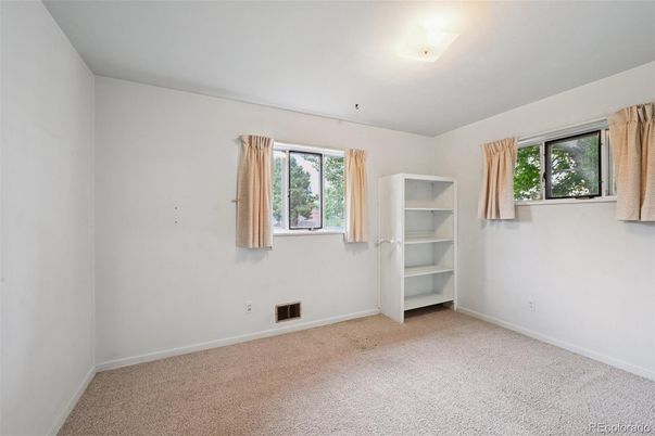 Empty room, Interior